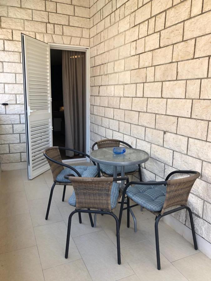 Omis - Private Ensuite Room With Balcony - Hotel Style Exterior foto